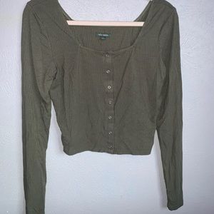 Cropped long sleeve shirt